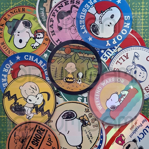 Adesivos Snoopy - Vinil Adesivo Prata Holográfico - Pacote com 18 Unidades
