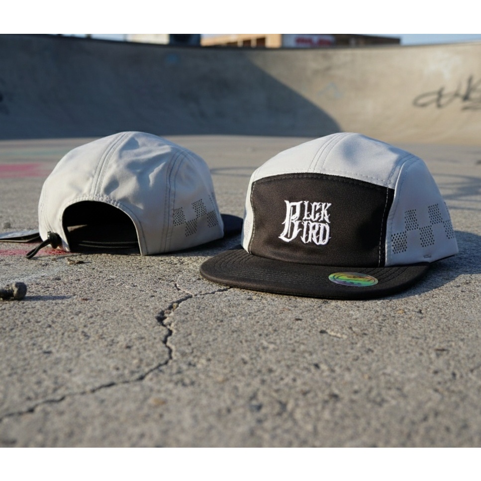 Boné Five Panel Tela Black Bird Strapback aba mole/flexível em EVA - Preto/Cinza