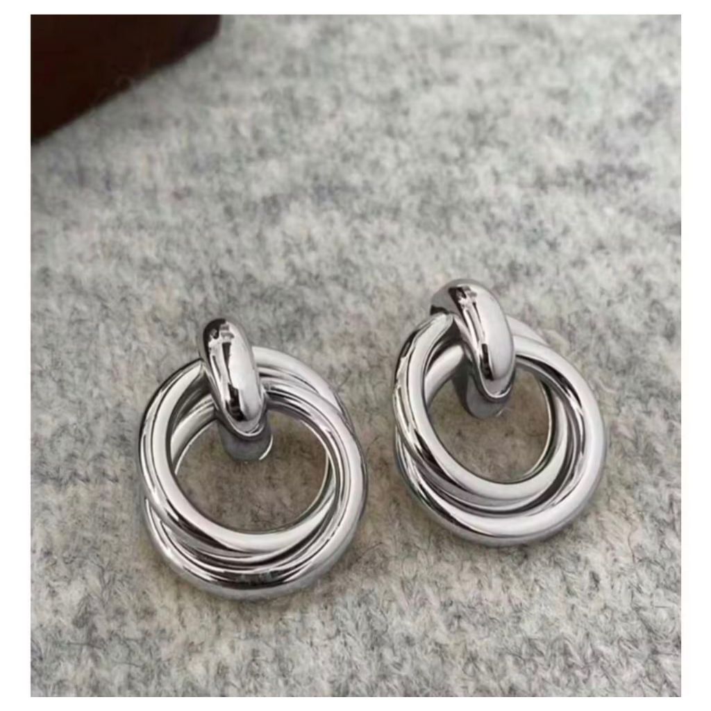 Brinco Redondo Trançado Prata Feminino – Elegante e Atemporal em Oferta na Shopee