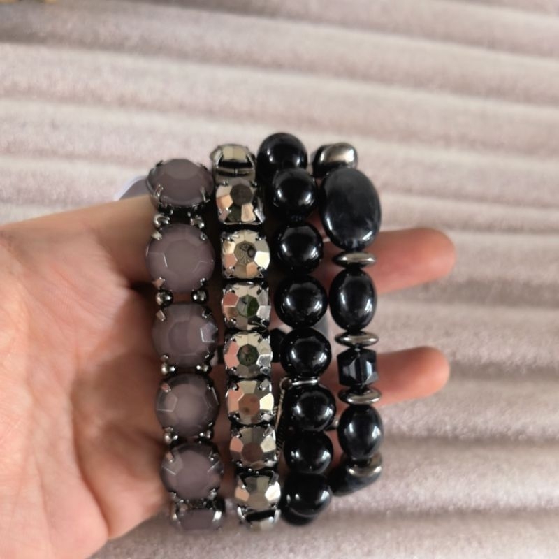 💎 Pulseira Feminina com Pedras Grandes e Detalhes Metálicos Bijuteria Fina Luxo Elástica Diversas Cores Delicad P76042-5 em Oferta na Shopee