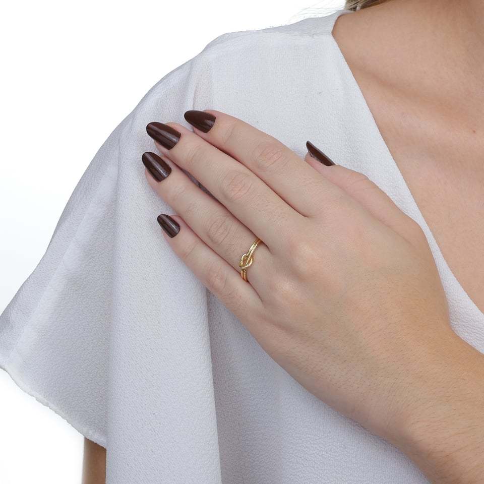Anel Regulável Feminino com Detalhe de Nó Banhado a Ouro 18k Com Garantia