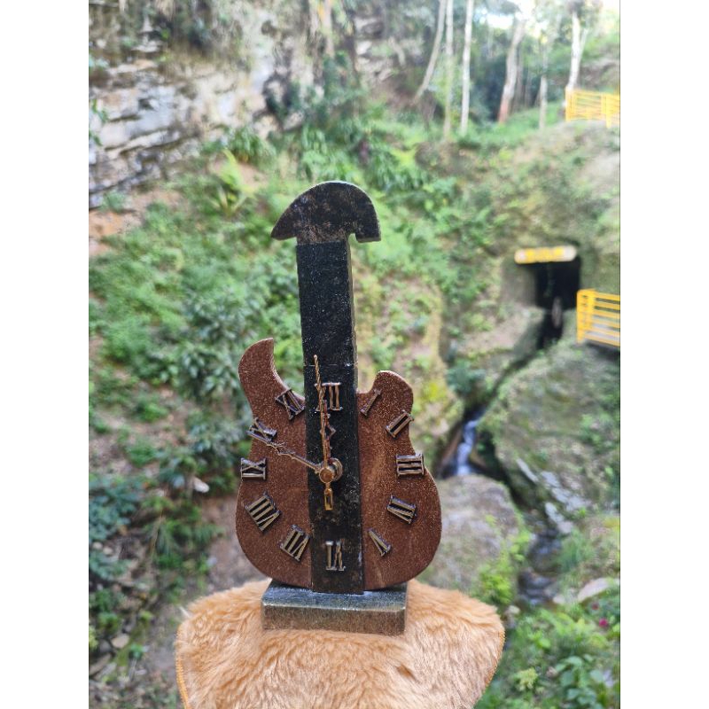 Relógio Guitarra de Pedra Sabão