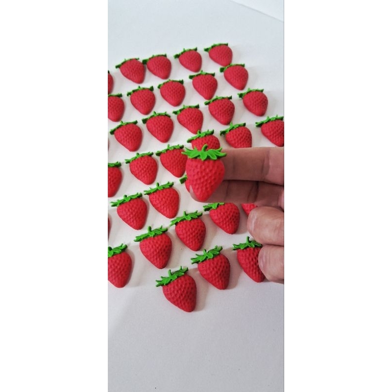 apliques morangos em pasta americana.30unid em Oferta na Shopee