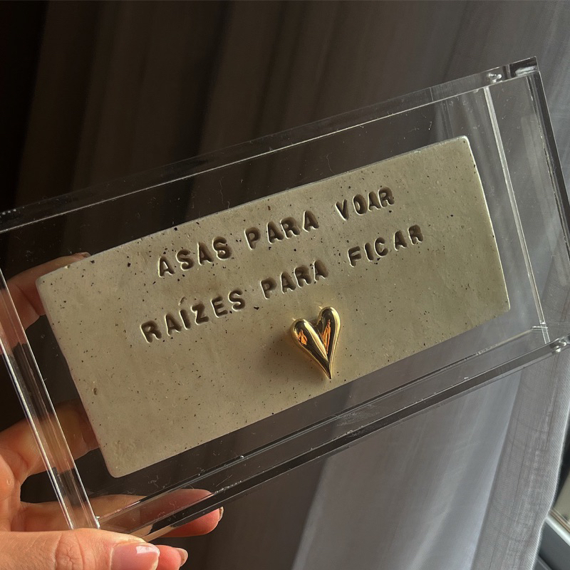 Quadro Caixa de acrílico com placa de cerâmica ( ASAS PARA VOAR  RAIZES PARA FICAR )