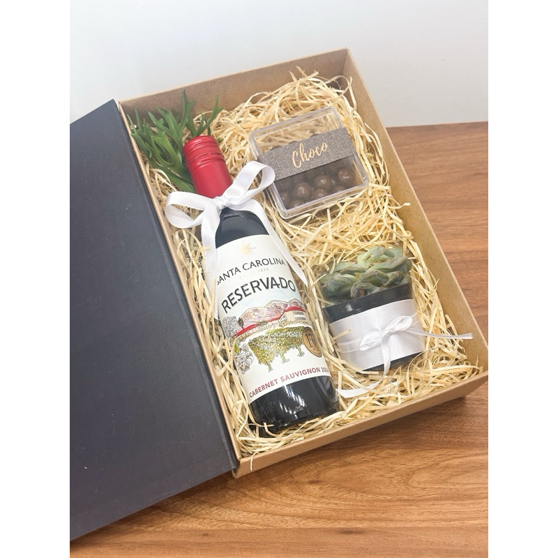 KIT VINHO SANTA CAROLINA + CHOCOLATE E FLORES