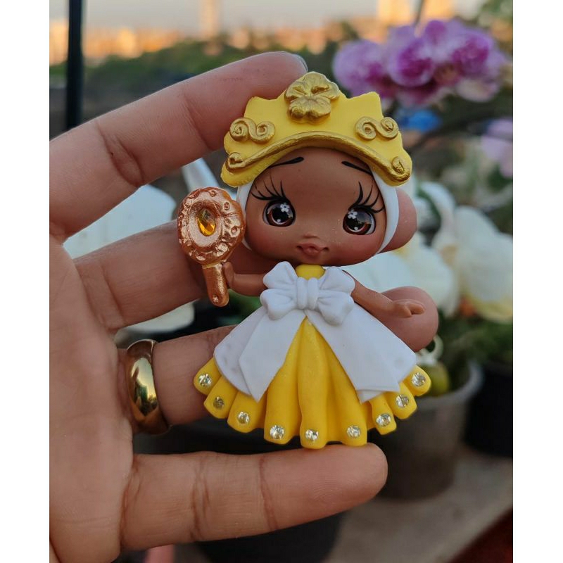 Aplique bonequinha de biscuit para copo decoração imagem orixá oxum