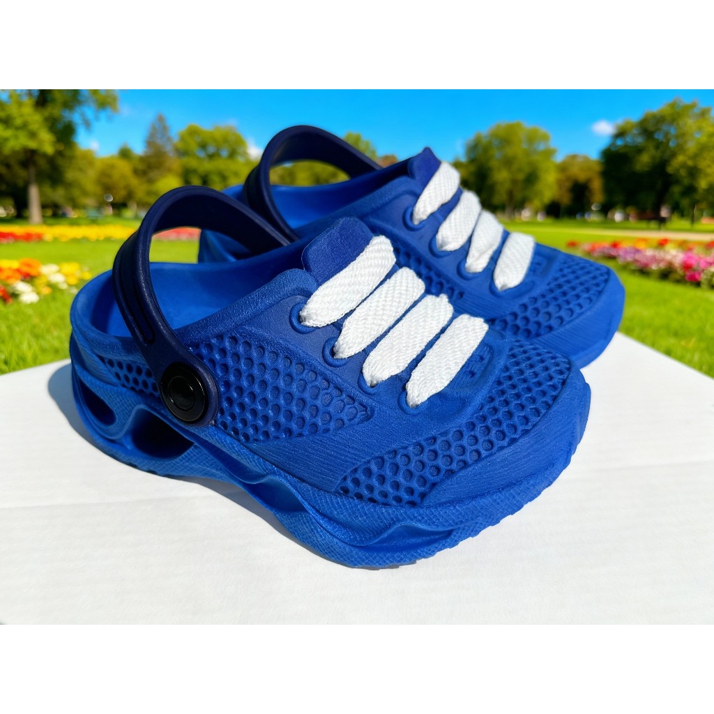 Babuche ou Crock Infantil Masculino Leve, Macio e Confortável Cores Leves Enfeites Especiais