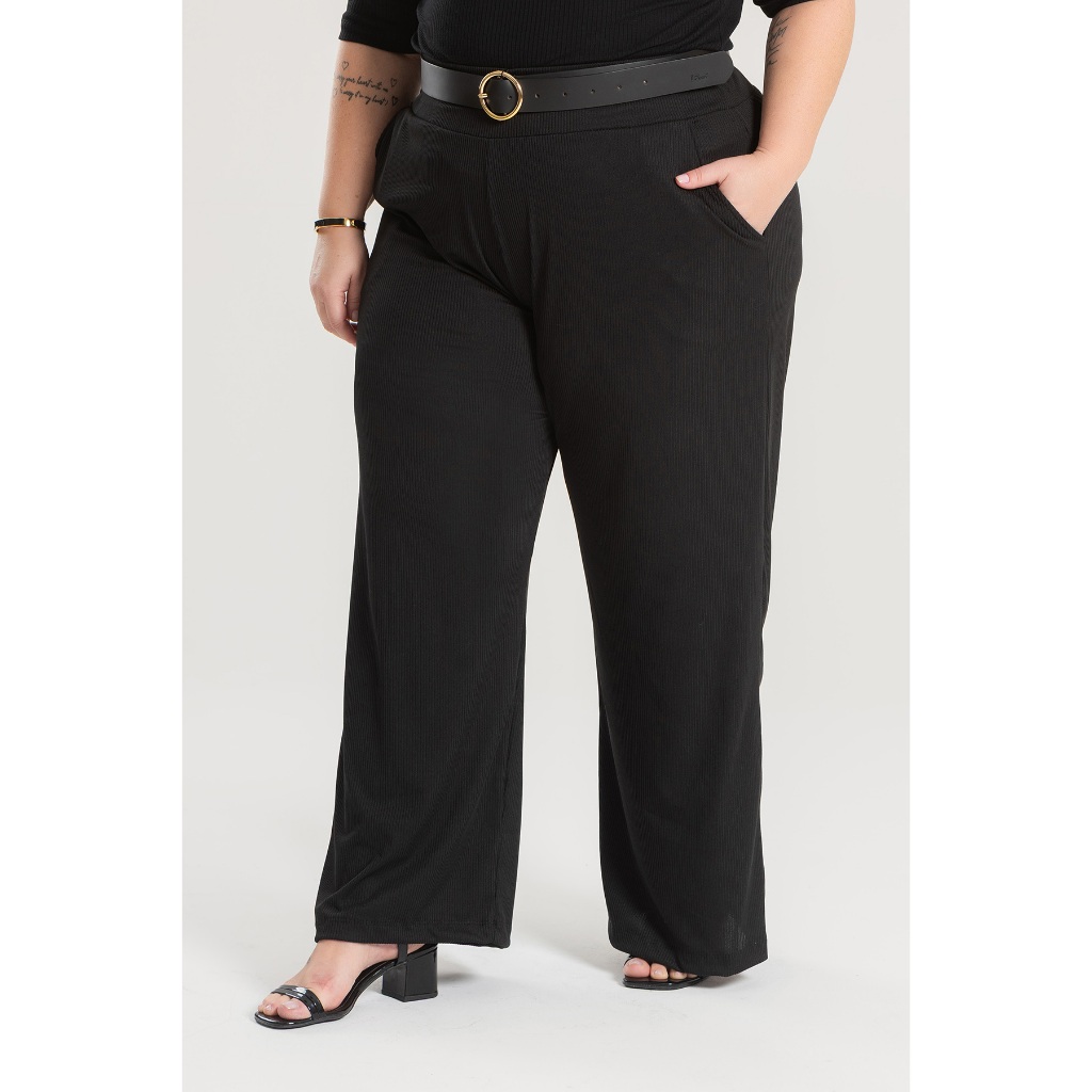 Calça Wide Leg Plus Size Preta com Cintura Alta e Caimento Sofisticado