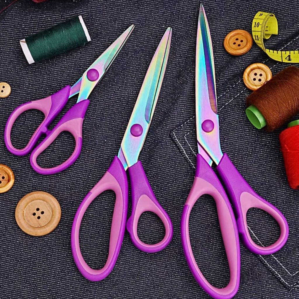 Kit com 3 Tesouras Profissional Corte e Costura Titanium Cabo Soft Artesanato em geral utilidades