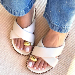 Sandalia Feminina Casual Confortavel Elegante Blogueira Couro Plataforma Baixa Detalhe Dedão GABI