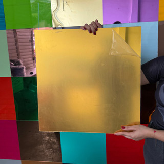 Chapa de Acrílico Espelhado 50x50cm 2mm – Vermelho, Laranja, Cinza, Bronze, Dourado, Azul, Rosa, Verde, Prata.