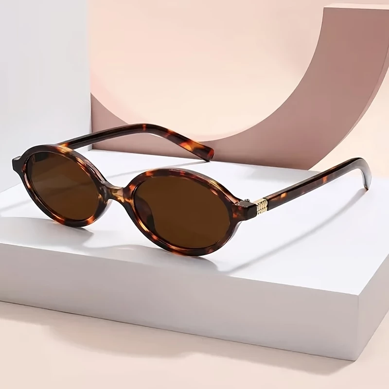 Óculos de Sol Retrô: Desconto Imperdível! 🕶️