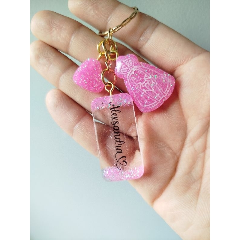 Chaveiro Tag com Nome personalizado e pingente Nossa Senhora de resina em Oferta na Shopee