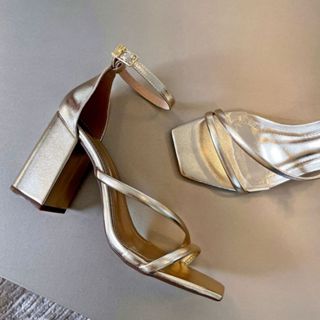 Sandália Feminina Com Tira Cruzada Salto Bloco em Oferta na Shopee