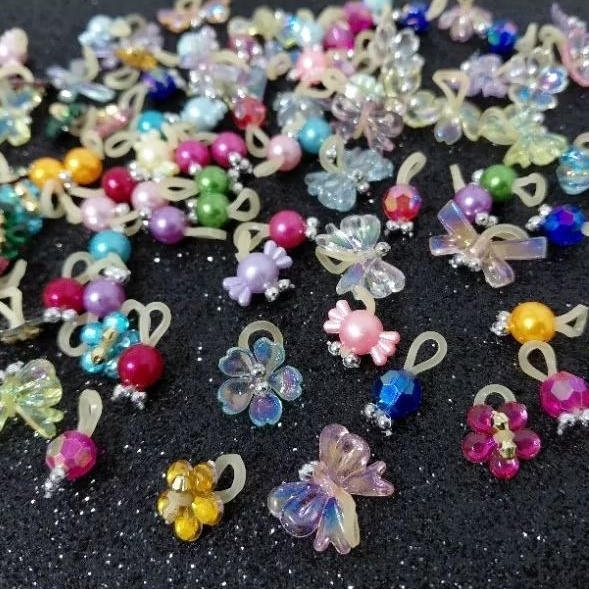 100 Mix Ponto de Luz Pet Jóia pet penteado Banho e Tosa Coloridos Chaton, pérolas, lacinhos contas sextavadas, Balinhas