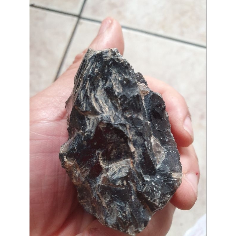 quartzo fumê -natural / 167 gramas / 40 reais