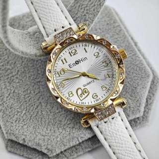 Relógio Feminino com fundo de céu estrelado Pulseira de couro para Relógios femininos  de luxo casual em couro em Oferta na Shopee