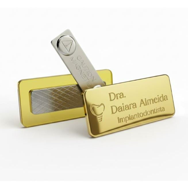 [ENVIO NO MESMO DIA] Broche Personalizado Nome Crachá Acrílico Dourado Espelhado Magnético - Identificação Profissional