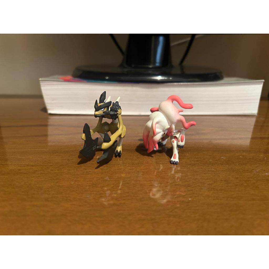 Bonecos Figure Pokemon - Typhlosion, Zoroark e Kleavor - Hisui