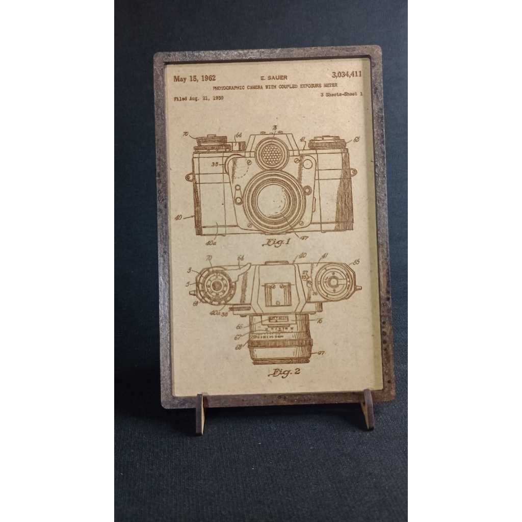 Placa decoratica maquina fotografica cortada e gravado a laser