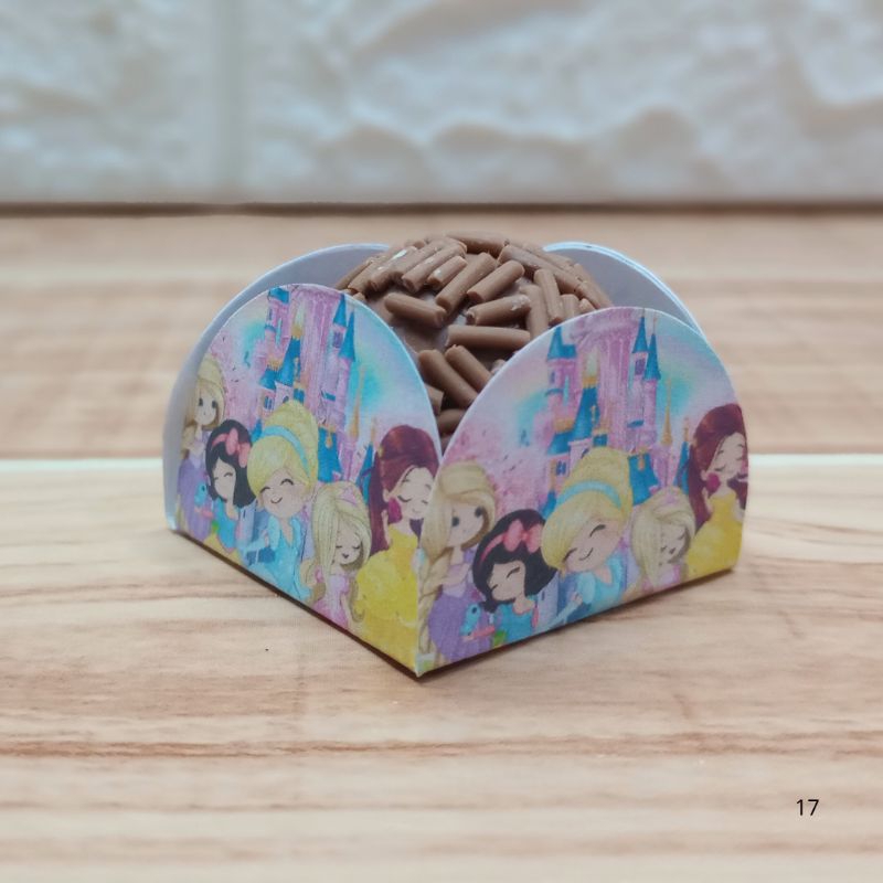 ENVIO RÁPIDO - Forminha Para Doces 4 Pétalas Brigadeiros PRINCESAS Lembrancinhas De Festa Aniversário