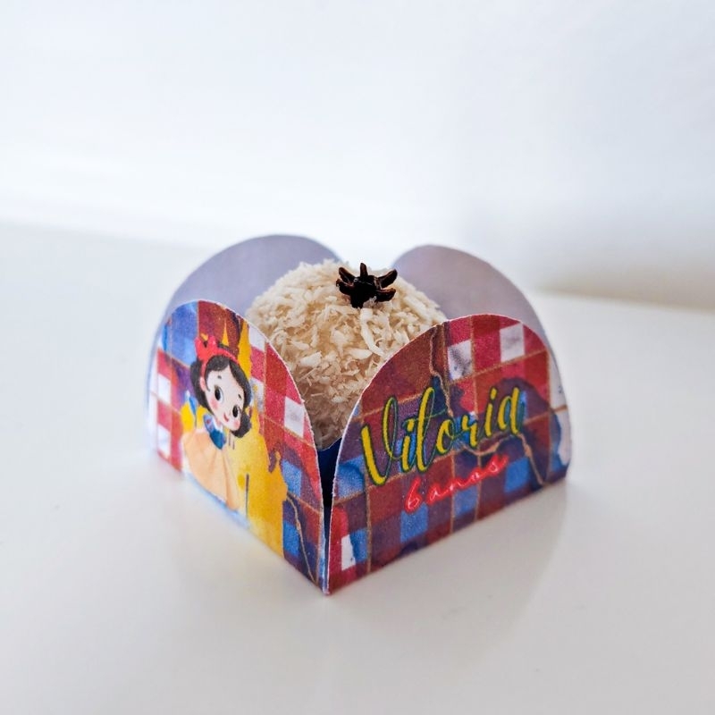 Forminhas para Doces e Brigadeiros Personalizadas branca de neve – mesversário princesas, aniversários, kit festa