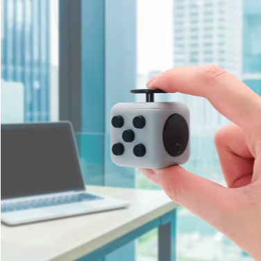 1pc Brinquedos Em Cubo De Rubik Ajuda A Aliviar O Estresse Para Adultos E Crianças em Oferta na Shopee