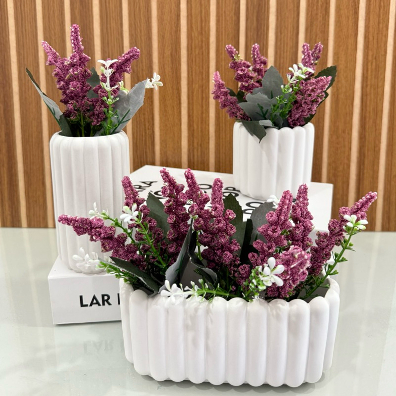 Kit 3 peças vasos canelados jardineiras/floreiras com plantas artificiais, flores do campo