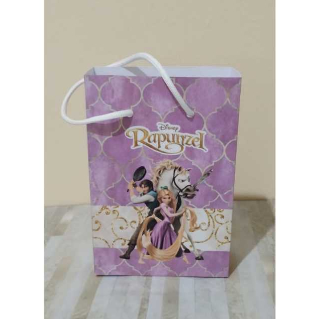 Sacolinhas Surpresa e Lembrancinhas Personalizadas & Mimos -  Tema :RAPUNZEL - ENROLADOS - PEGUE & MONTE.