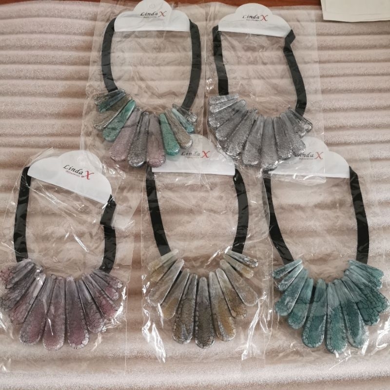 🌊 Colar Feminino Statement Placas Texturizadas Design Artístico Impactante Textura Craquelada Marcante Ousado C76056-3 em Oferta na Shopee