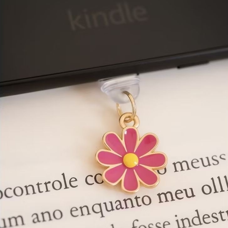 Plug Anti Poeira com Pingente Charm florzinha folhas jardim – Para Kindle e Celular tipo c