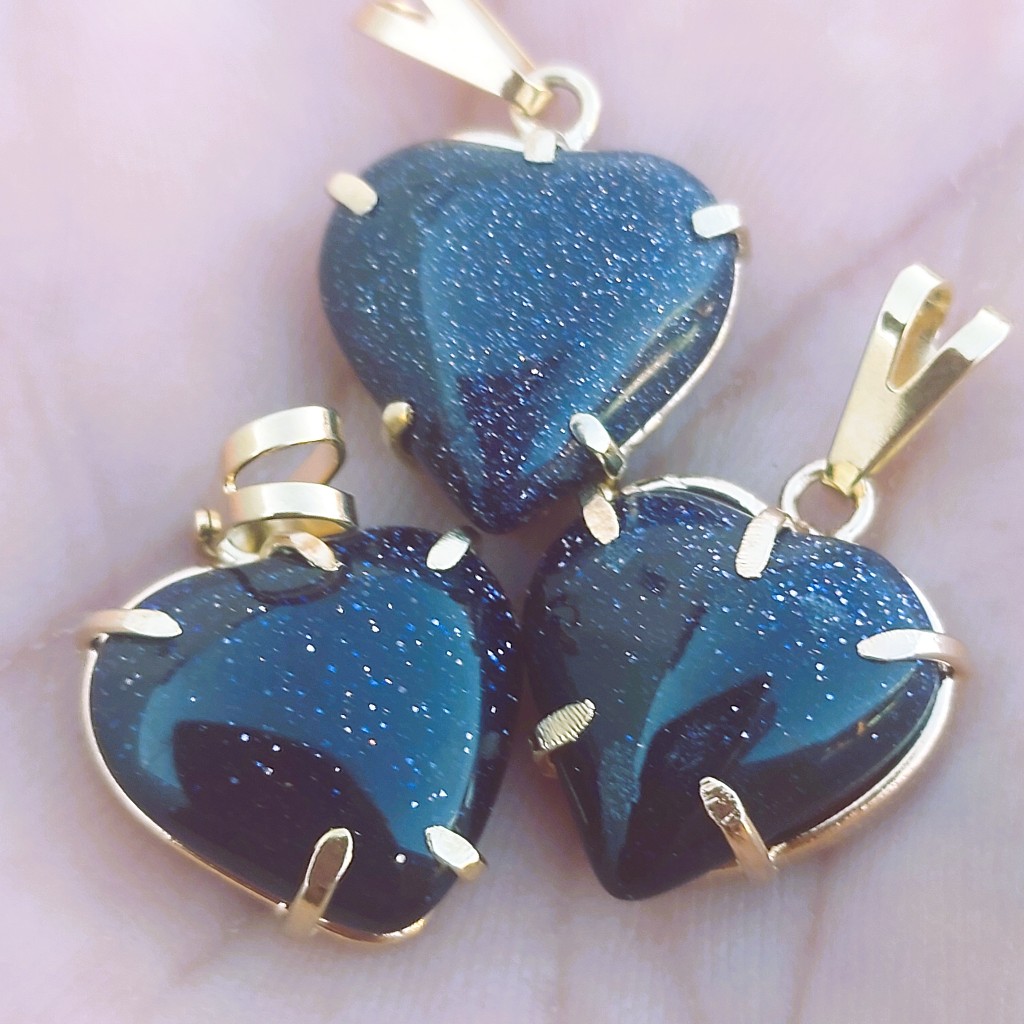 PINGENTE CORAÇÃO NA GARRA EM PEDRA NATURAL  BANHADO A  OURO em Oferta na Shopee