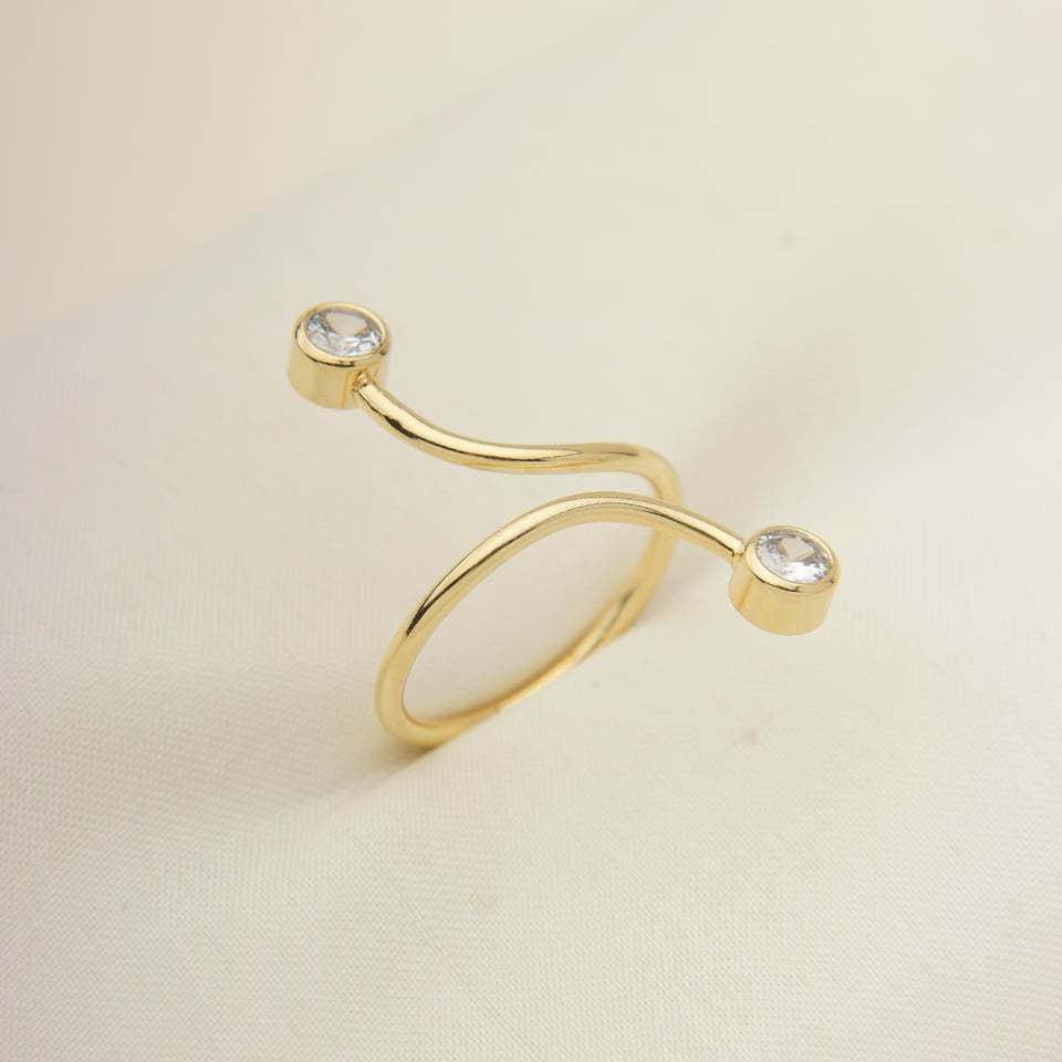 Anel Regulável Aberto com Duas Zircônias Brancas de Luxo Banhado a Ouro 18k