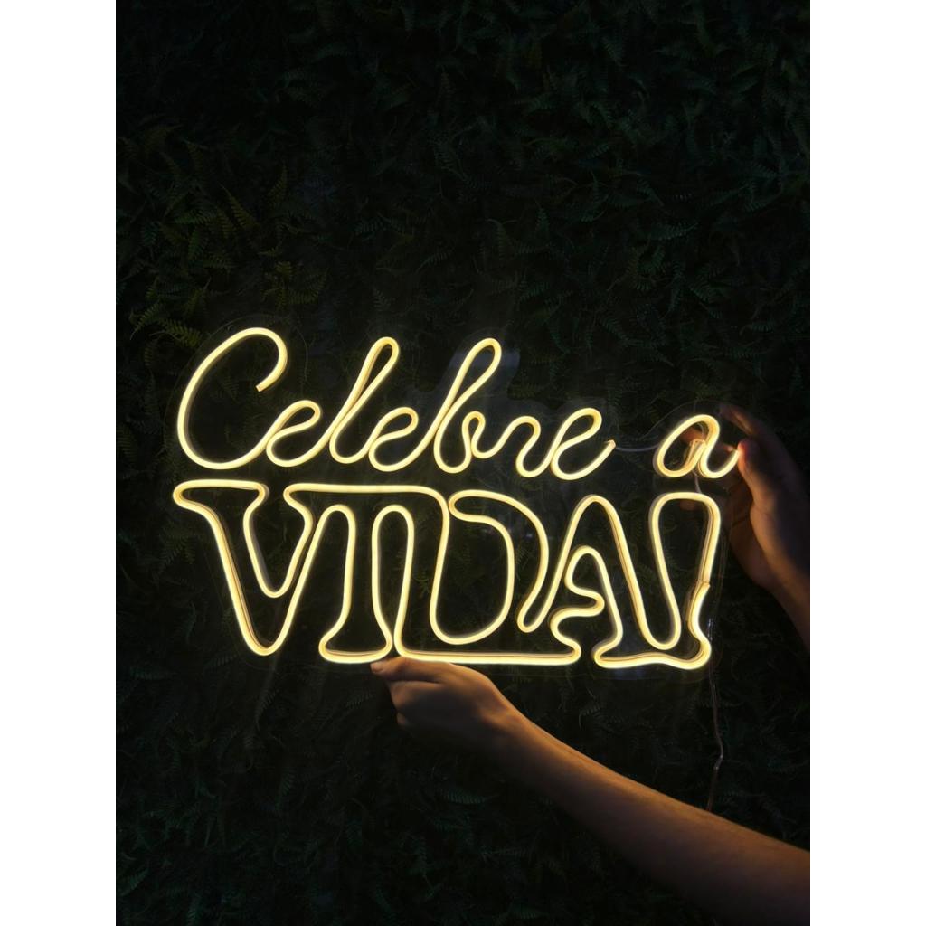 Placa Letreiro Led Neon Luminoso Celebre a Vida! Festas Feliz Aniversário Eventos