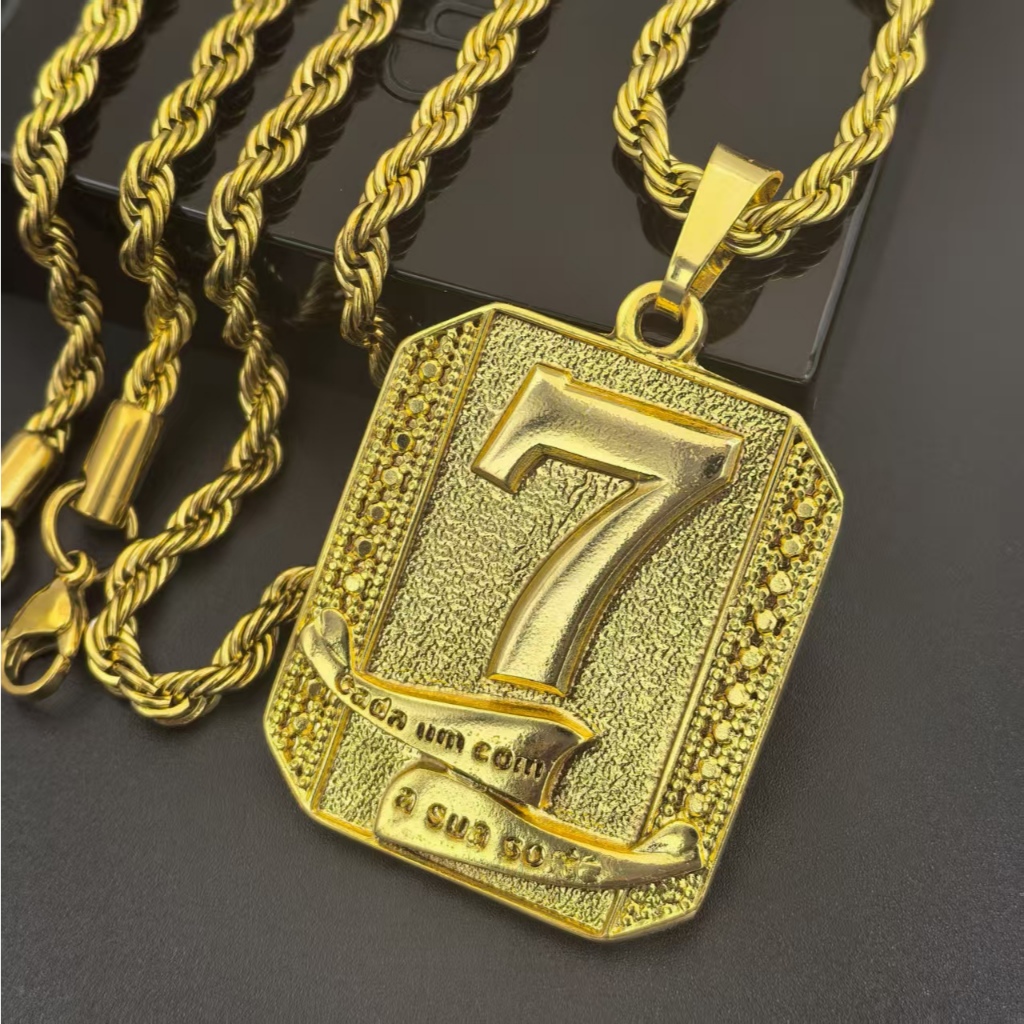 Colar - Masculino com Cordão de Moeda Antiga e Pingente de Cadeado Cassino Número 7 - Banhado a Ouro em Oferta na Shopee