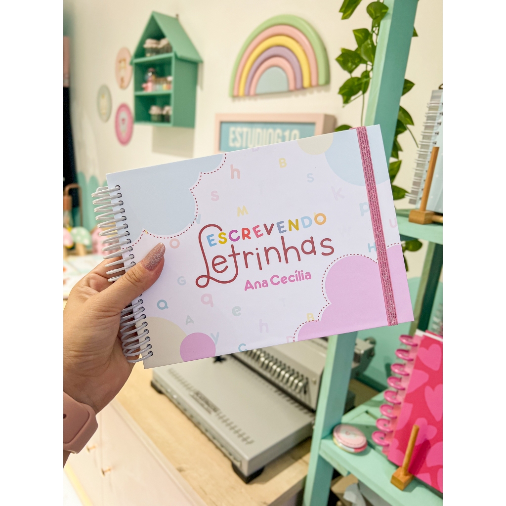 Caderno de Caligrafia Infantil Aprender a Escrever Alfabetização Treino de Letras Coordenação Motora A5 130 Páginas