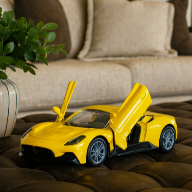 Miniatura Carrinho Ferro Maserati Mc20 Fricção Abre Portas Cor Amarelo Colecionável Premium