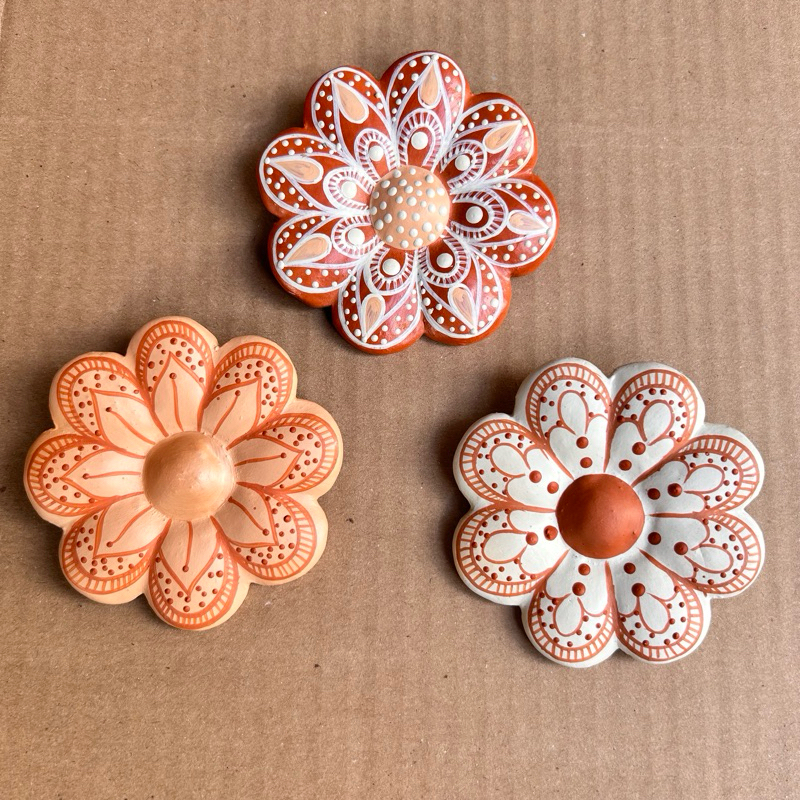 3 Flores de Barro Artesanais Pequenas | 9 cm | Vale do Jequitinhonha em Oferta na Shopee