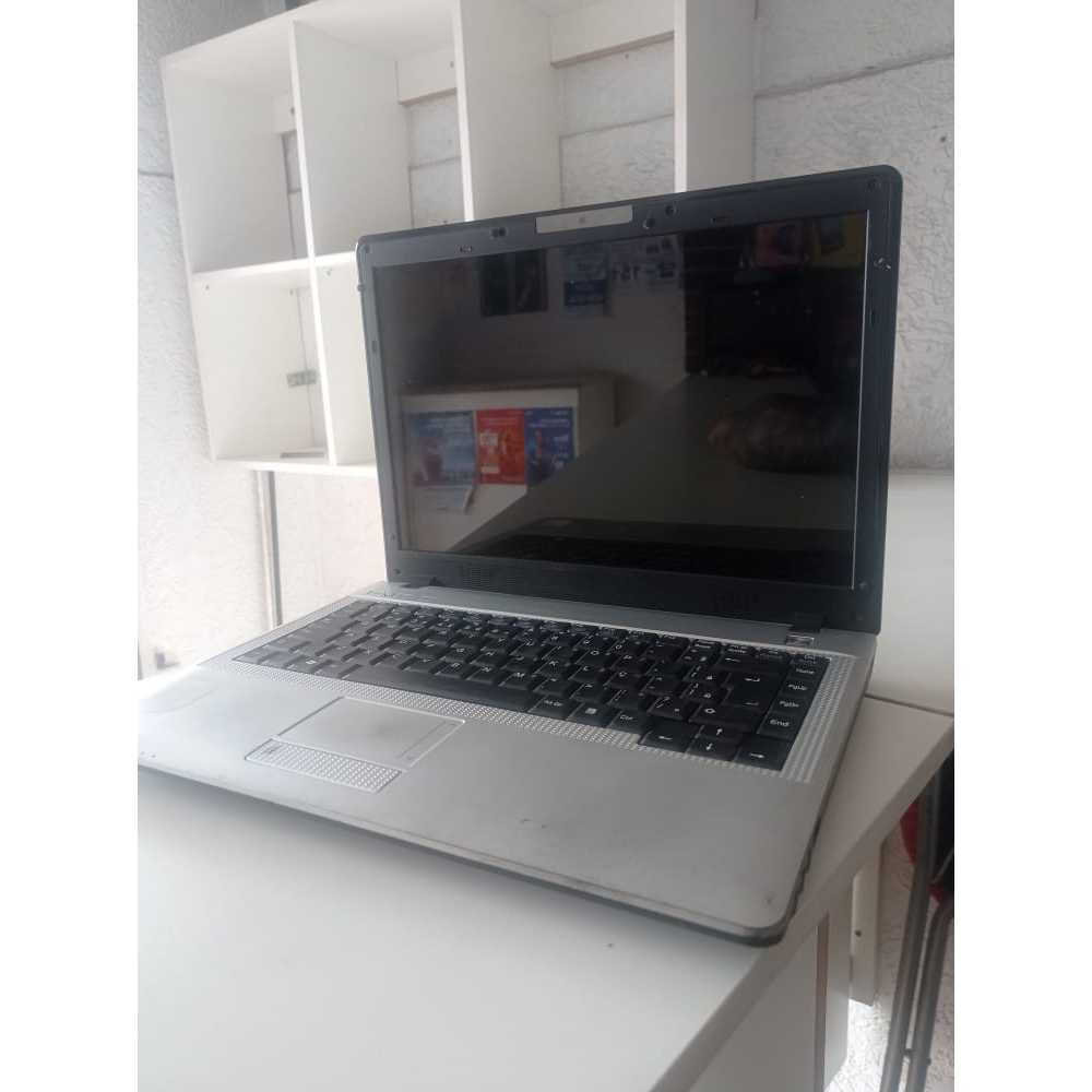 Notebook Positivo modelo é SIN 1022. Sucata
