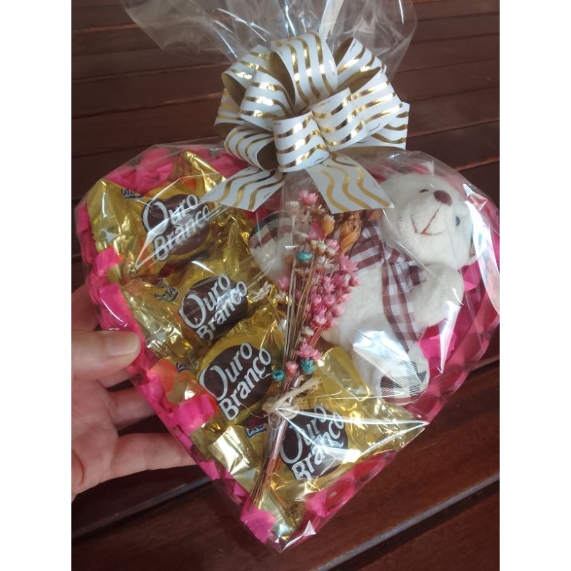 Cesta chocolate e ursinho+ cesta coração+ dia das mães+dia dos namorados+ presente especial
