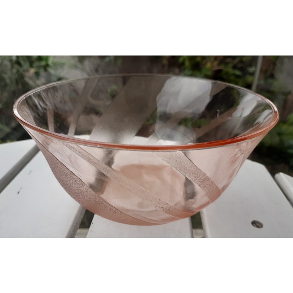 Saladeira antiga em vidro rosé 10cm alt x 22cm diâmetro antiguidade