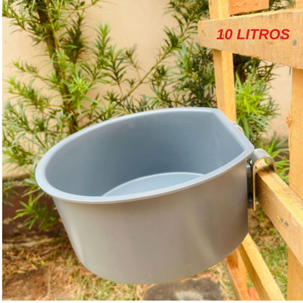 Cocho Comedouro Cavalo Boi Ovelha Cão 10 litros com gancho em Oferta na Shopee