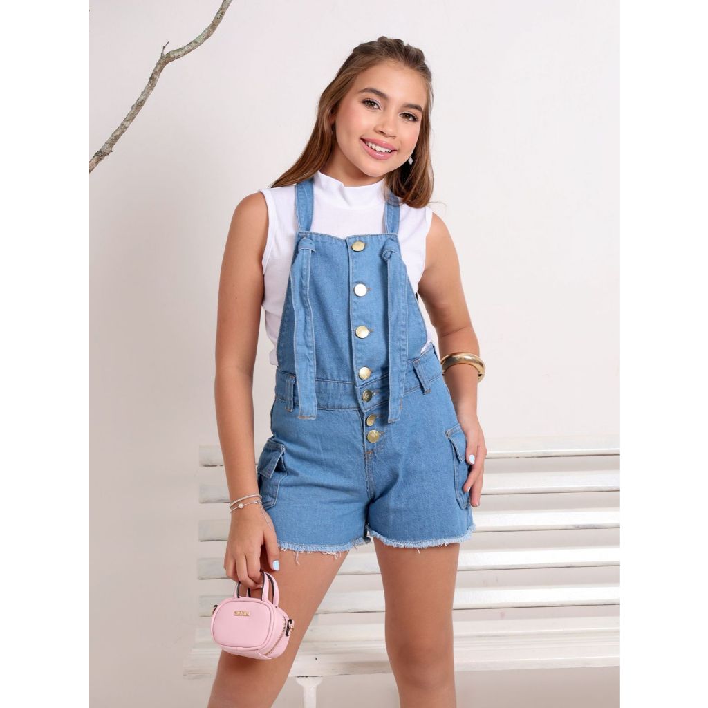 Jardineira jeans infantil bolso cargo menina bermuda shortinho macacao macaquinho