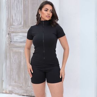 Macaquinho Feminino Moda Gringa Manga Curta Short Curto Preto Suplex Com Ziper