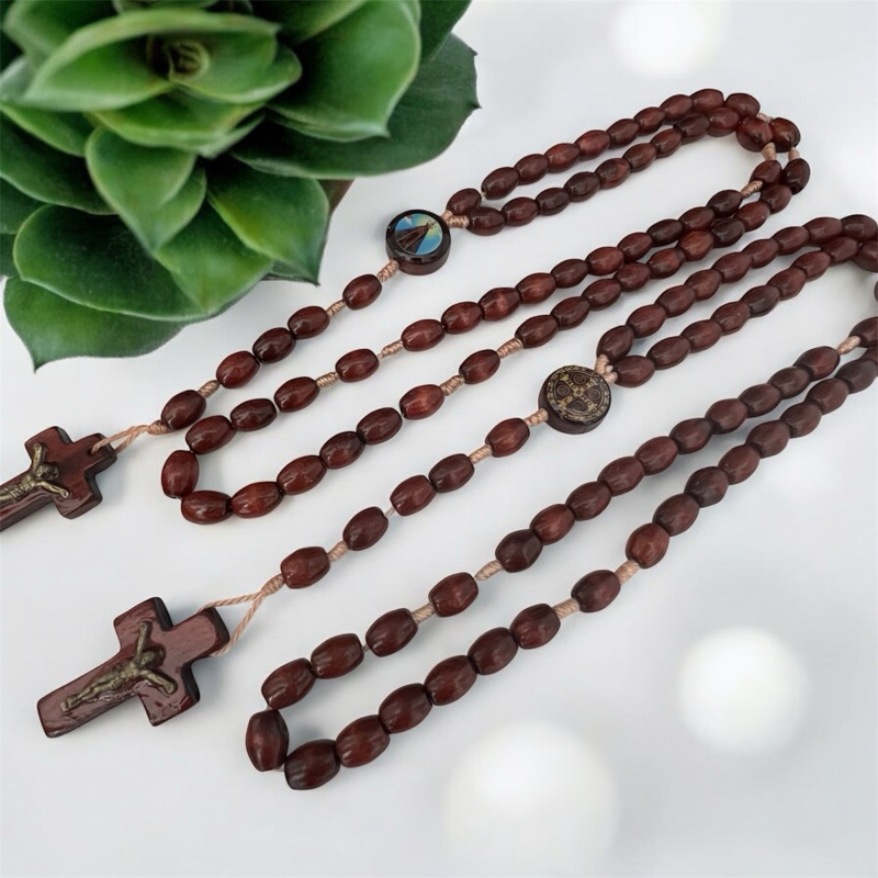 Terço Madeira Nossa Senhora Aparecida e São Bento em Oferta na Shopee
