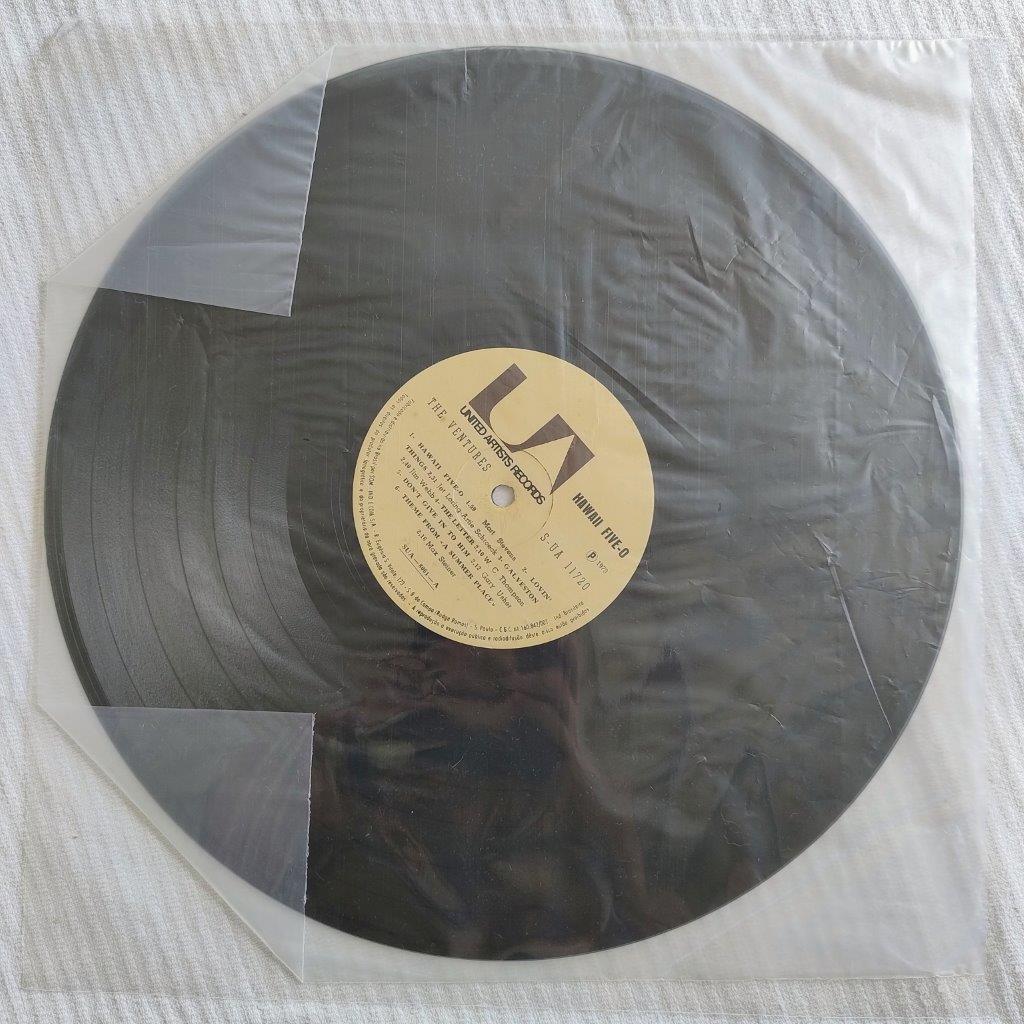 2 LPs: The Ventures - Hawaii Five-O + The Jet Blacks - Remember The Shadows & The Ventures