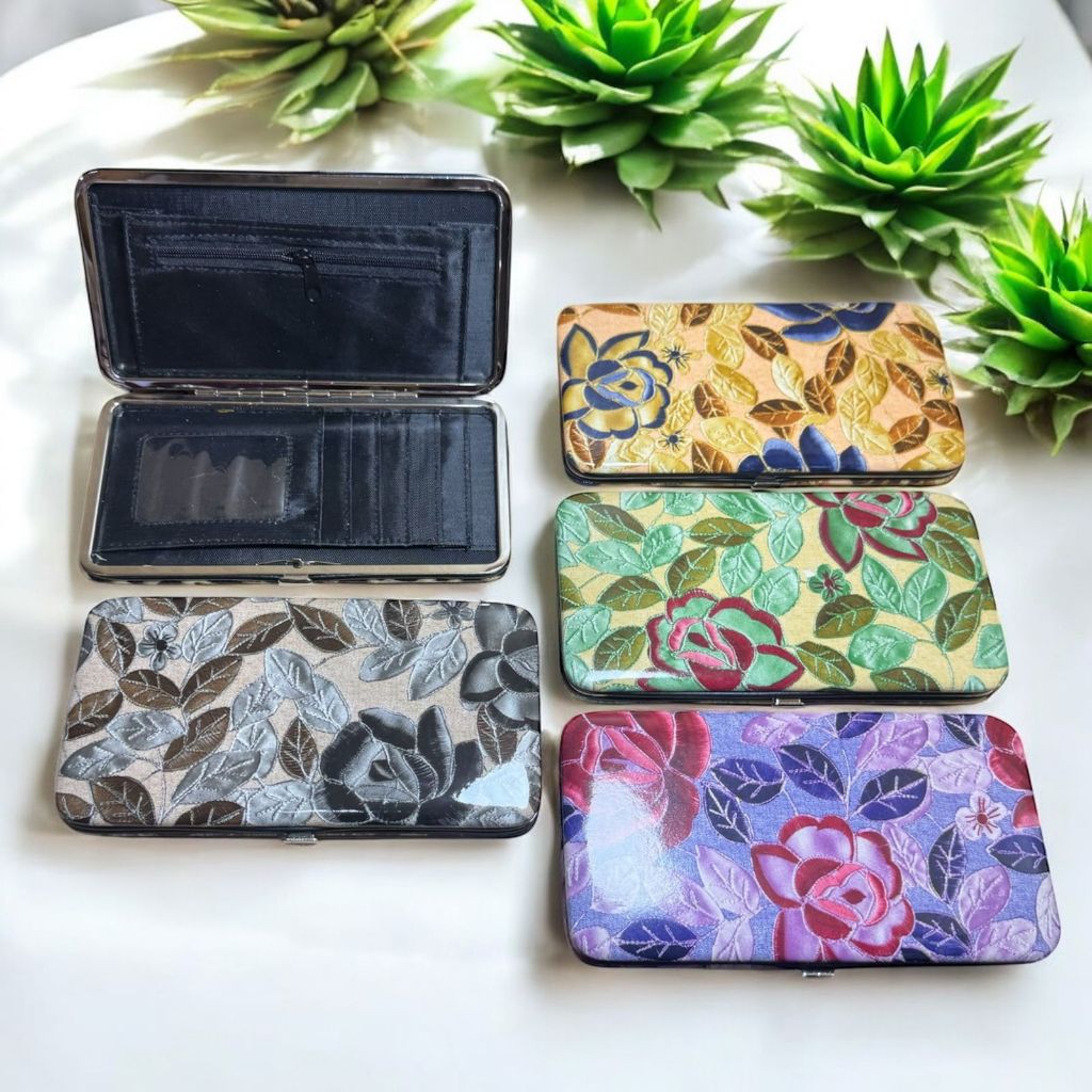 Carteira Feminina Para Cartões, Dinheiro E Documentos Com Divisórias