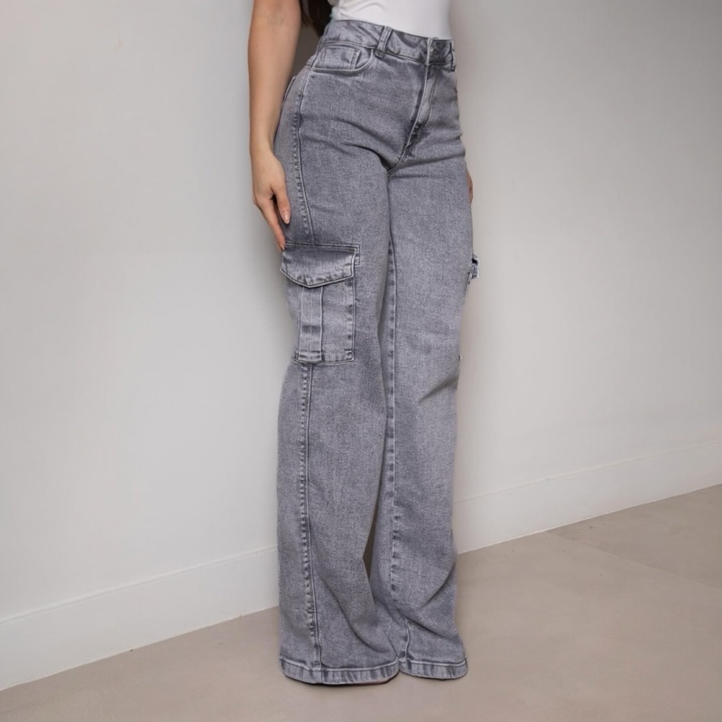 calça jeans cargo grafite feminina empina bumbum super tendencia