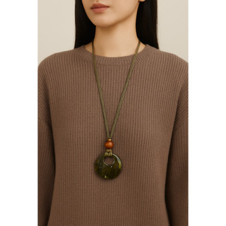 Colar Feminino Longo Rio 011 - Pingente Vazado Luxo, Fios Encerrados Cores Vibrantes Alta Qualidade