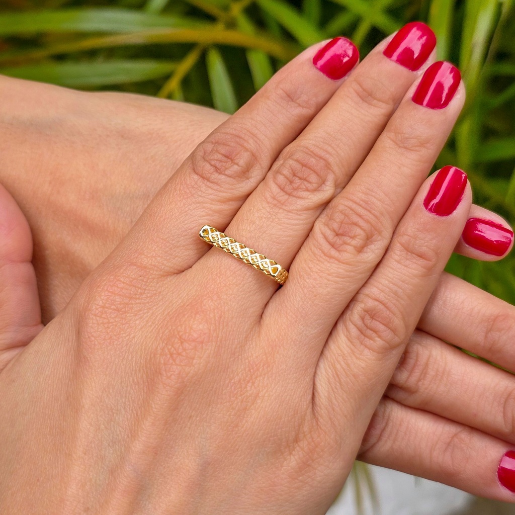 Anel Vazado Soft Quadrado com base redonda Folheado Ouro 18k